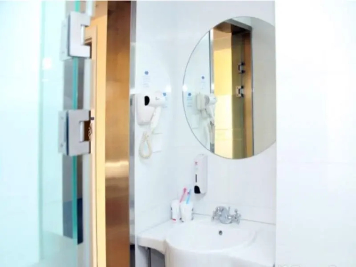 Hanting Express Anshan Railway Station Branch