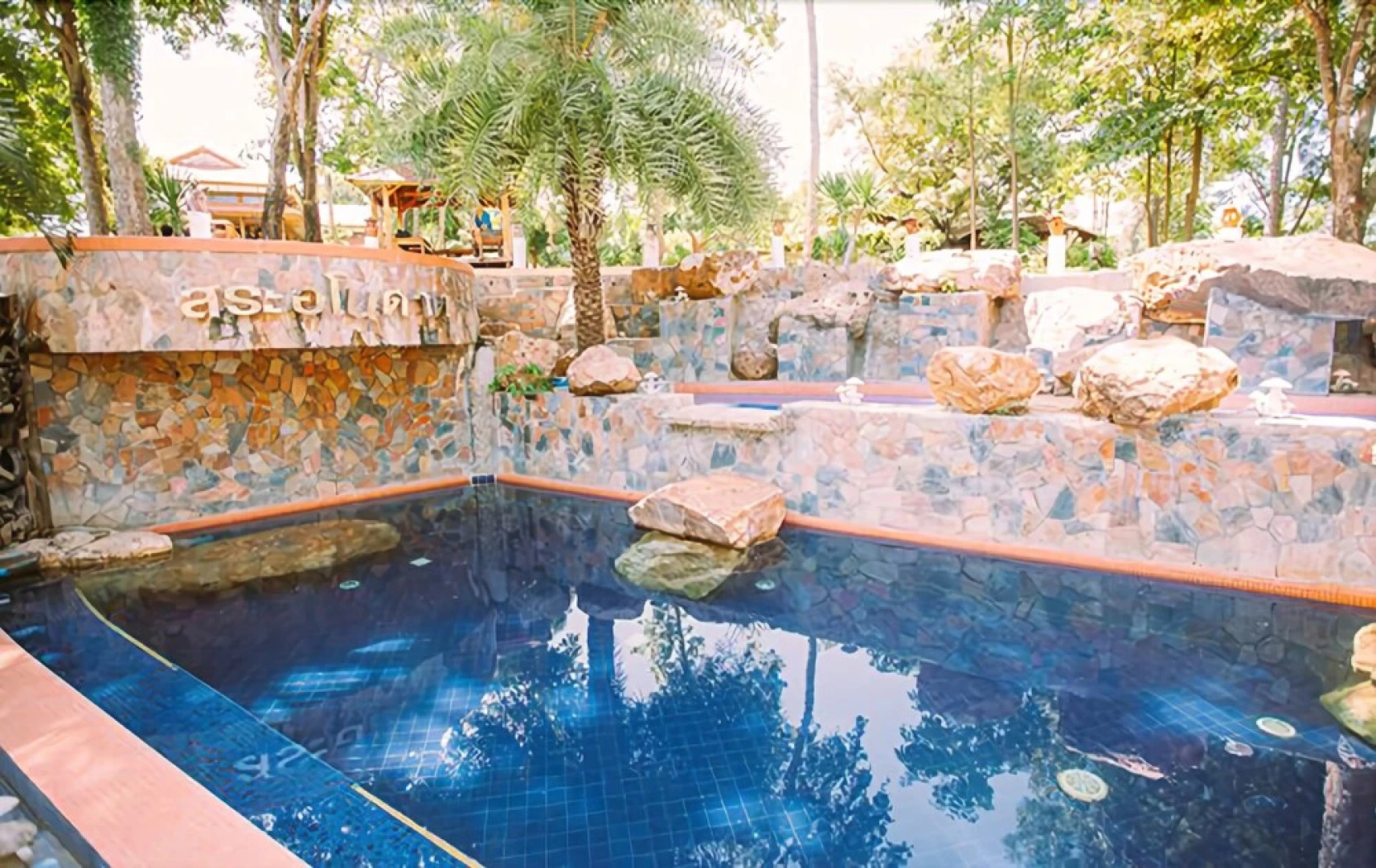 Pufa EngNam Lake Resort