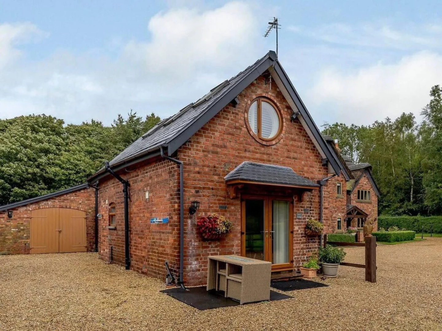 Charming 2-bed Cottage, Beautiful Views, Knutsford