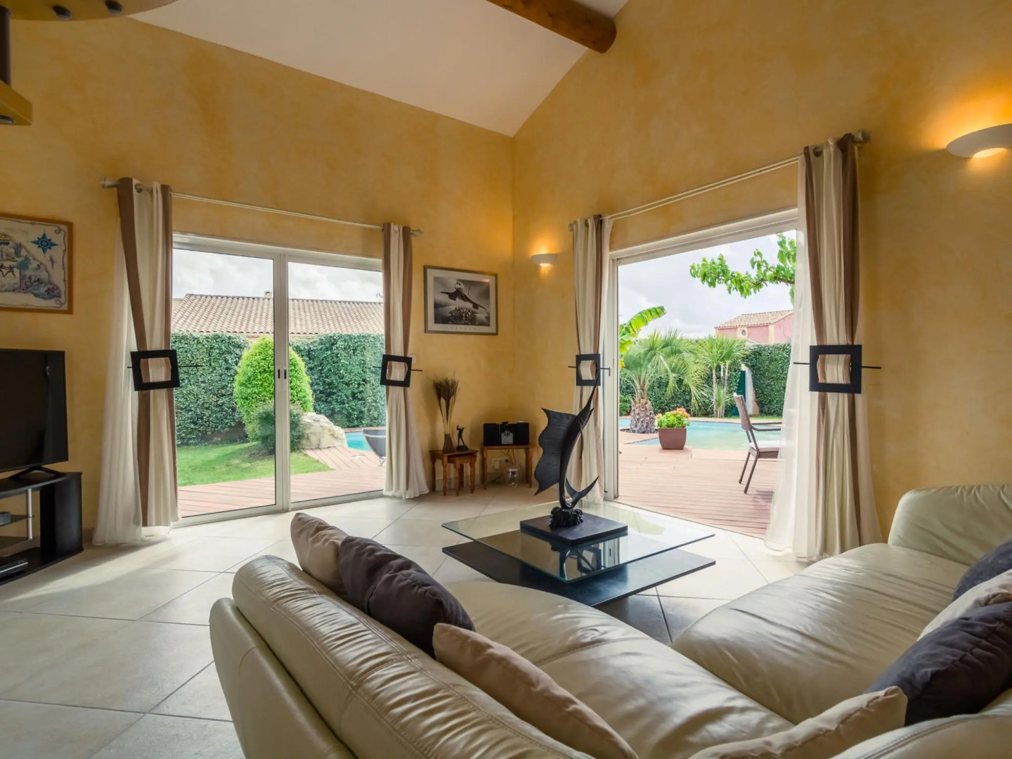 Luxury Holiday Home in Pierrerue With Private Pool & Centre Nearby