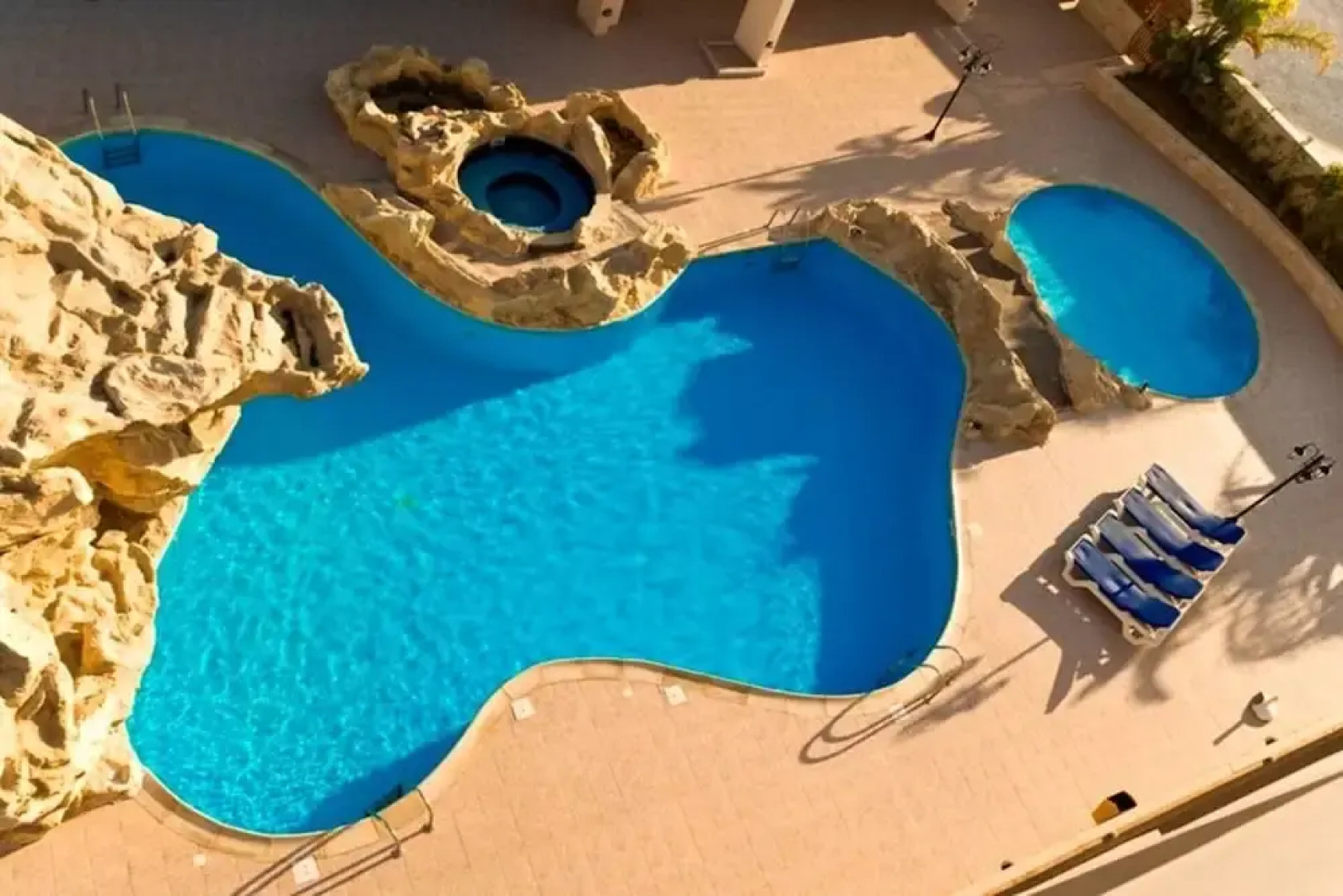 2 bed Apartment Overlooking Pool - Oroklini