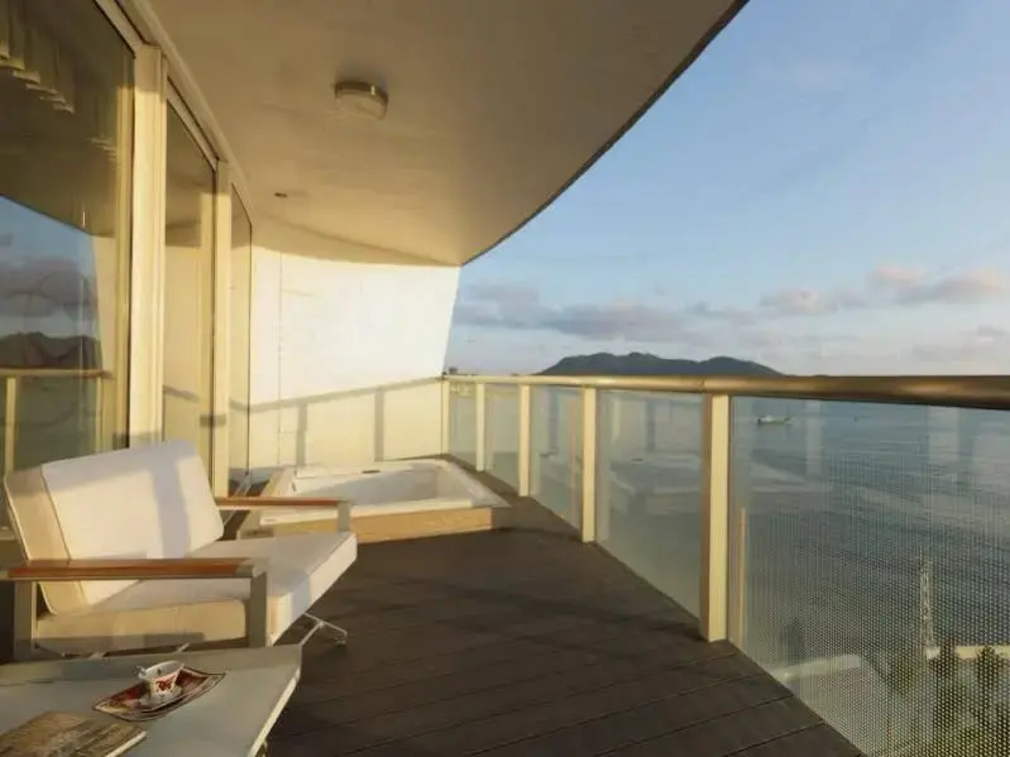 Reclusive Life Phoenix Island