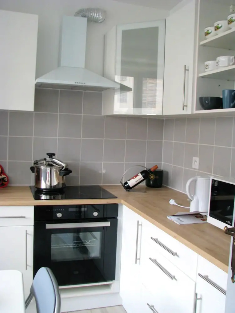 Apartment With one Bedroom in Toulon, With Wonderful sea View, Furnished Balcony and Wifi - 300 m From the Beach