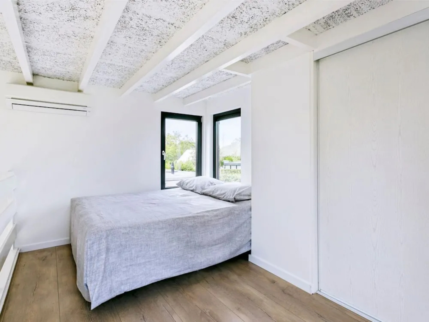 Stylish Holiday Home in Ouddorp near Beach