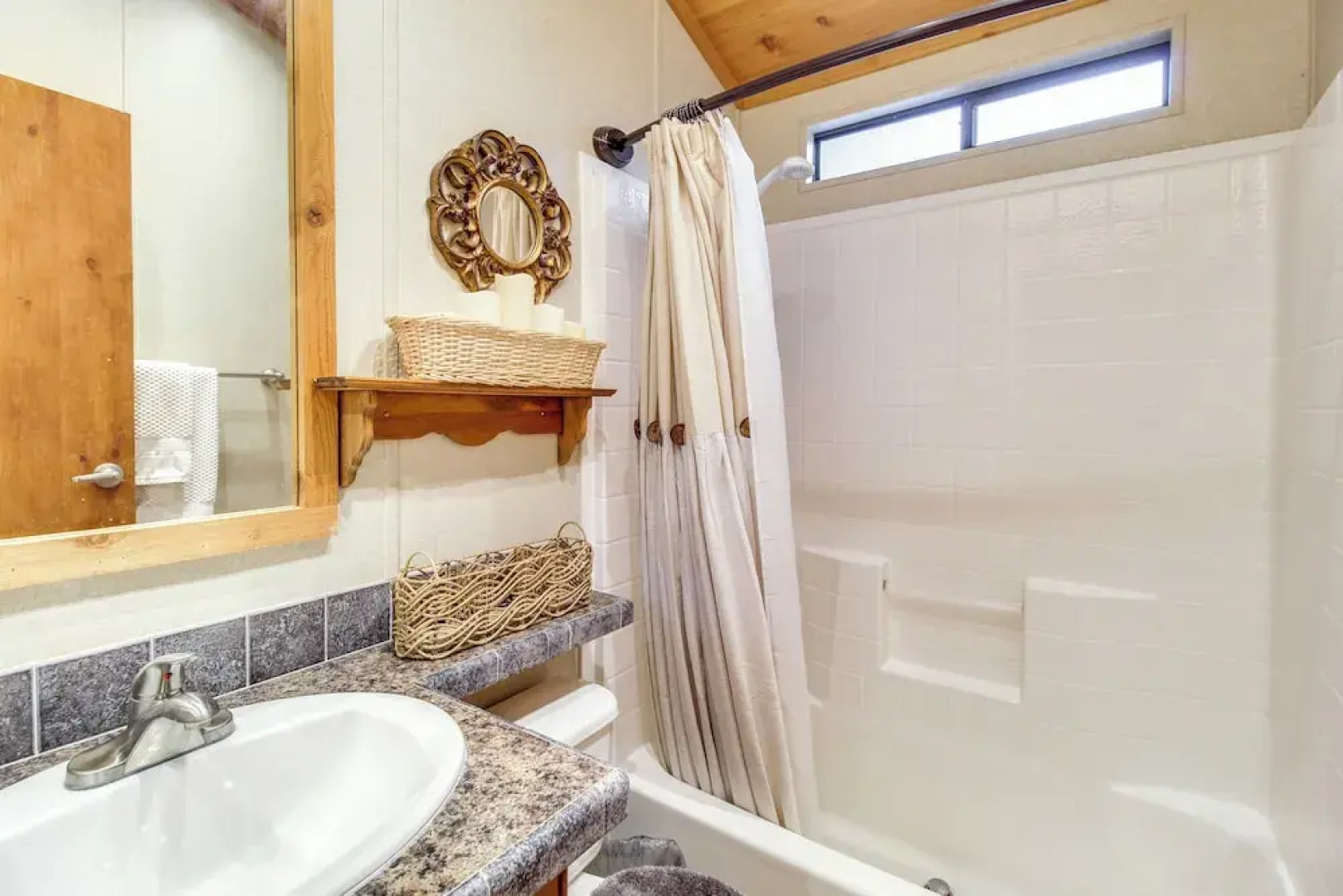 Hike & Fish: Cozy Cabin w/ Patio in Show Low!