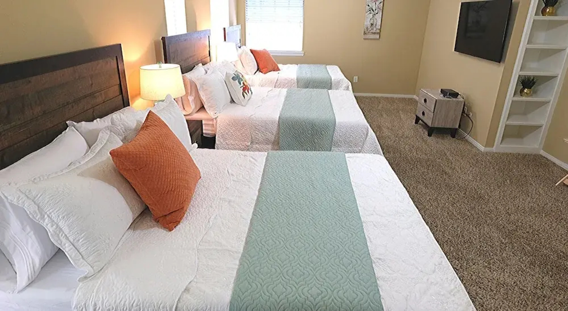 6Bdrm 3.5Bath 14Beds - 2 Story Houston