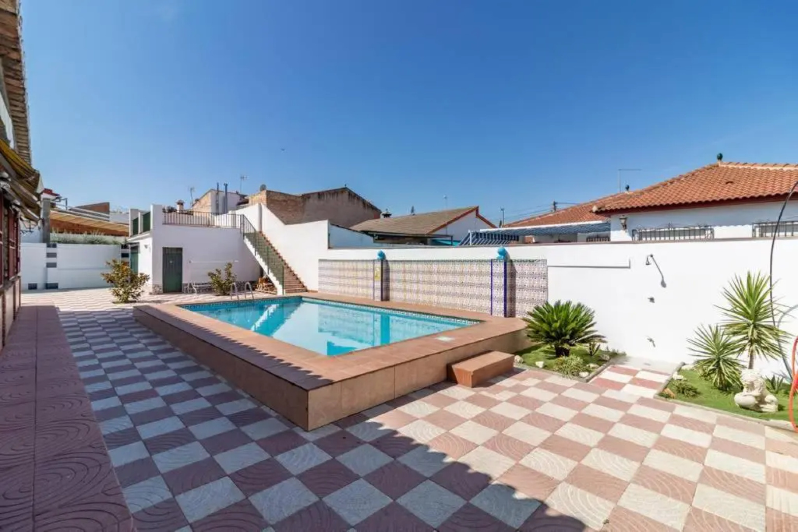 Chalet acogedor con piscina muy cerca de Granada