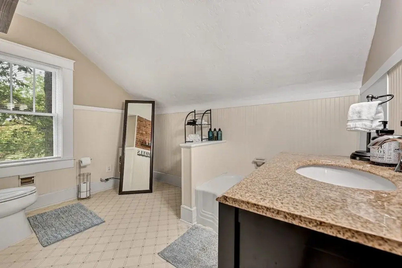 Madison Manor 4 Bedroom Bungalow by Redawning