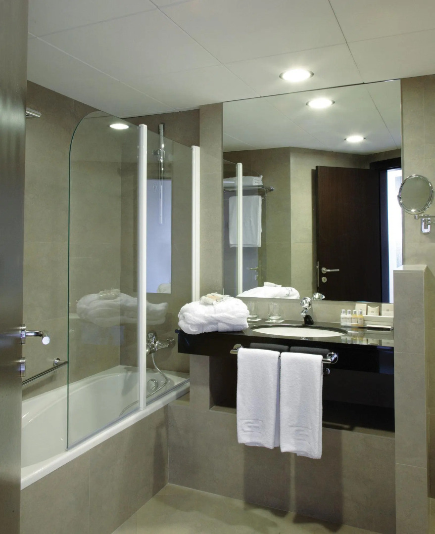 Отель Molina Lario