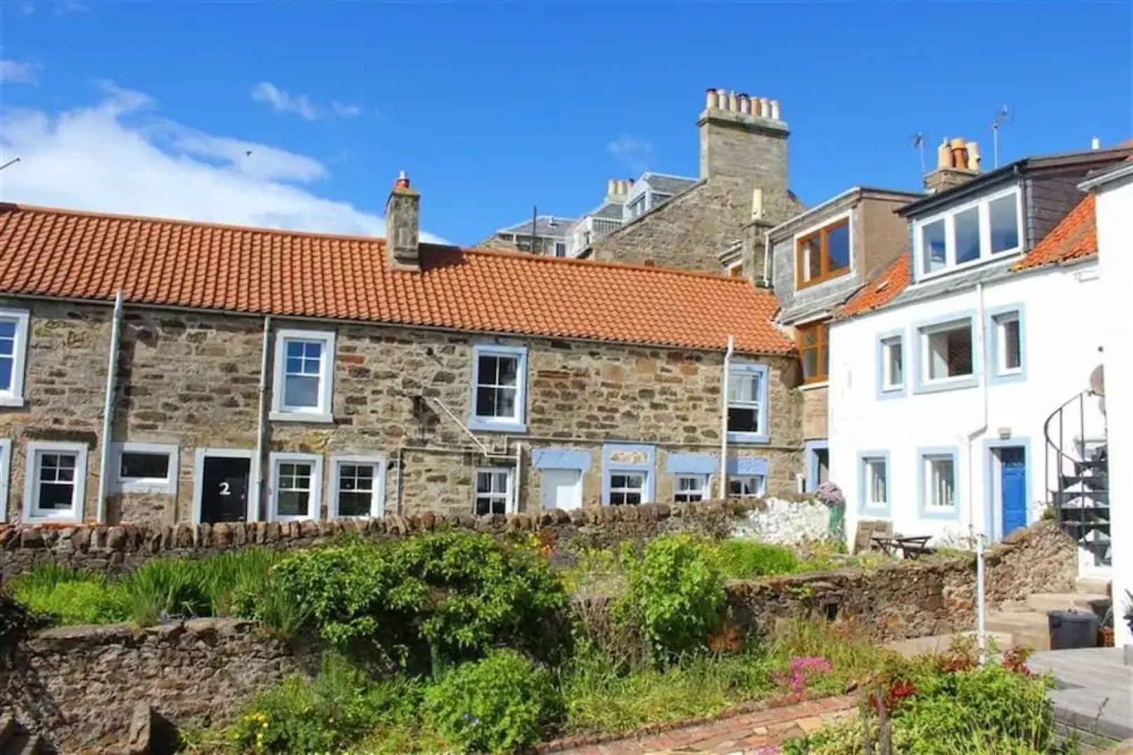 Cellardyke 3-bed Cottage, Sleeps 6 by Seafront