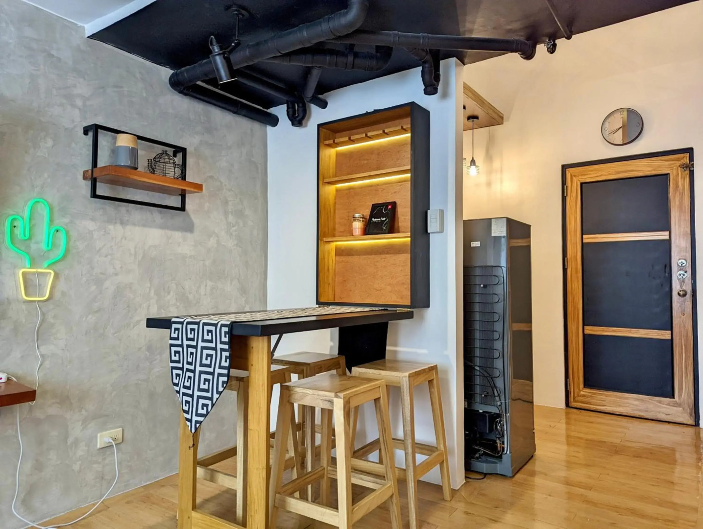 1BR Artist Loft Cambridge Cainta Pasig Fast Wifi