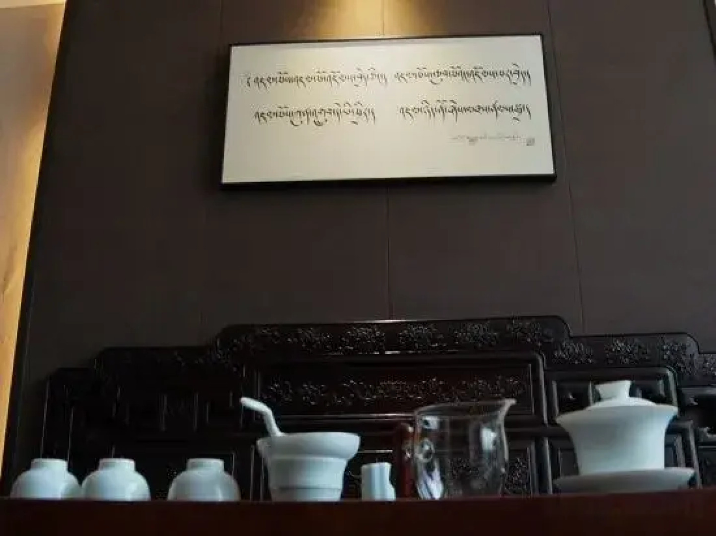 Rouhau White House Hotel