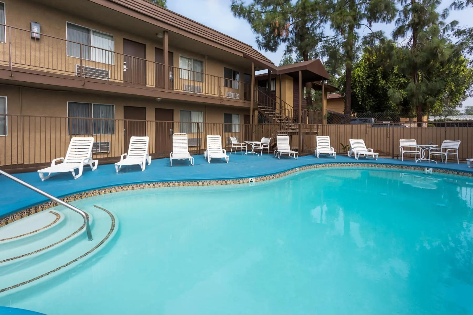 Days Inn - San Bernardino Riverside
