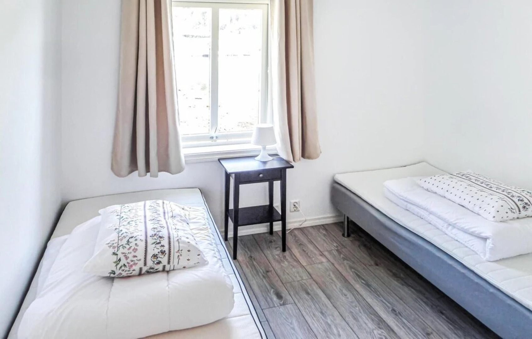 Awesome Apartment in Strandebarm With 5 Bedrooms and Wifi