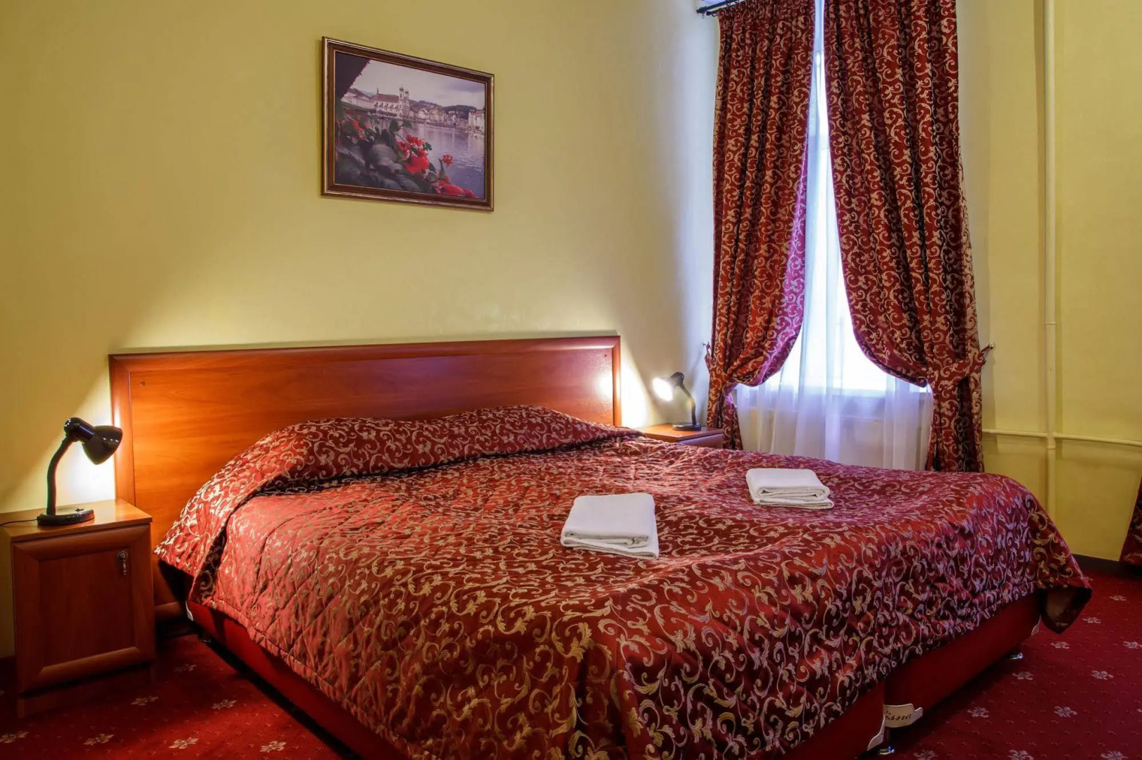 Альтбург на Литейном