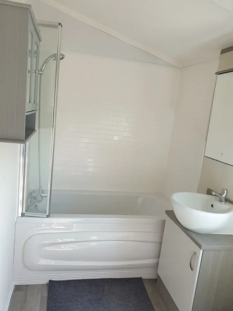 Outstanding 3 bedroom2018model caravan Northampton
