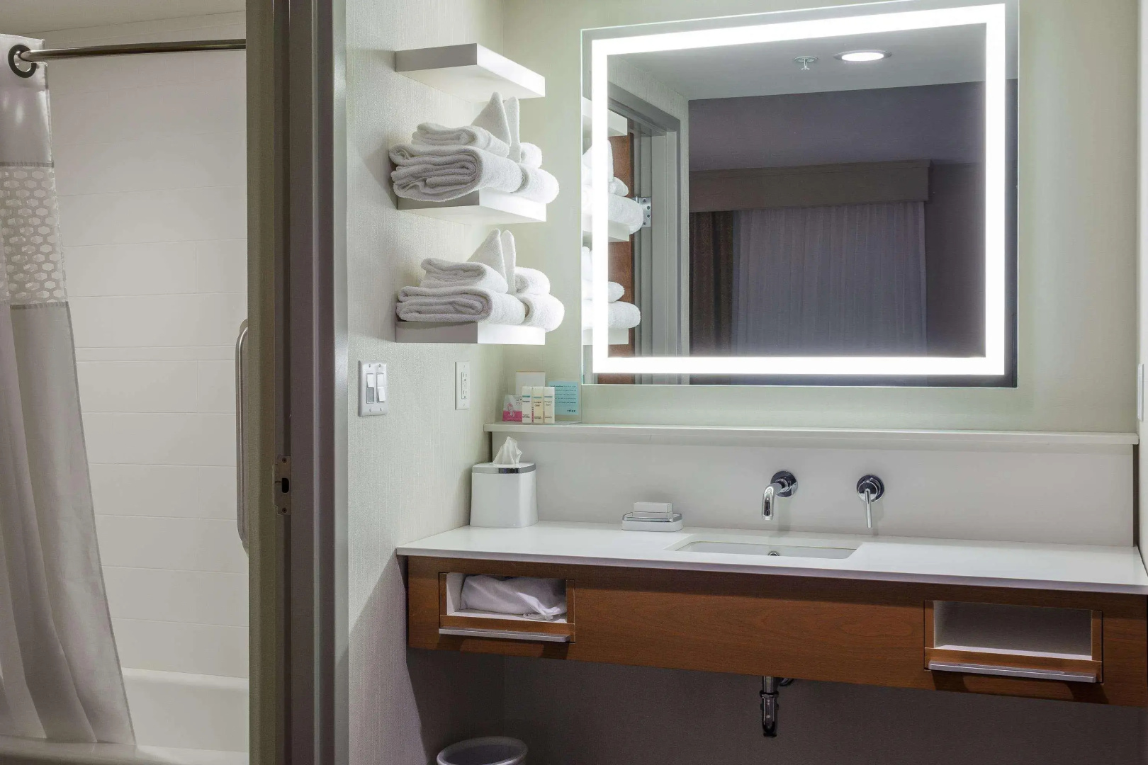 Hampton Inn & Suites Knoxville Papermill Drive