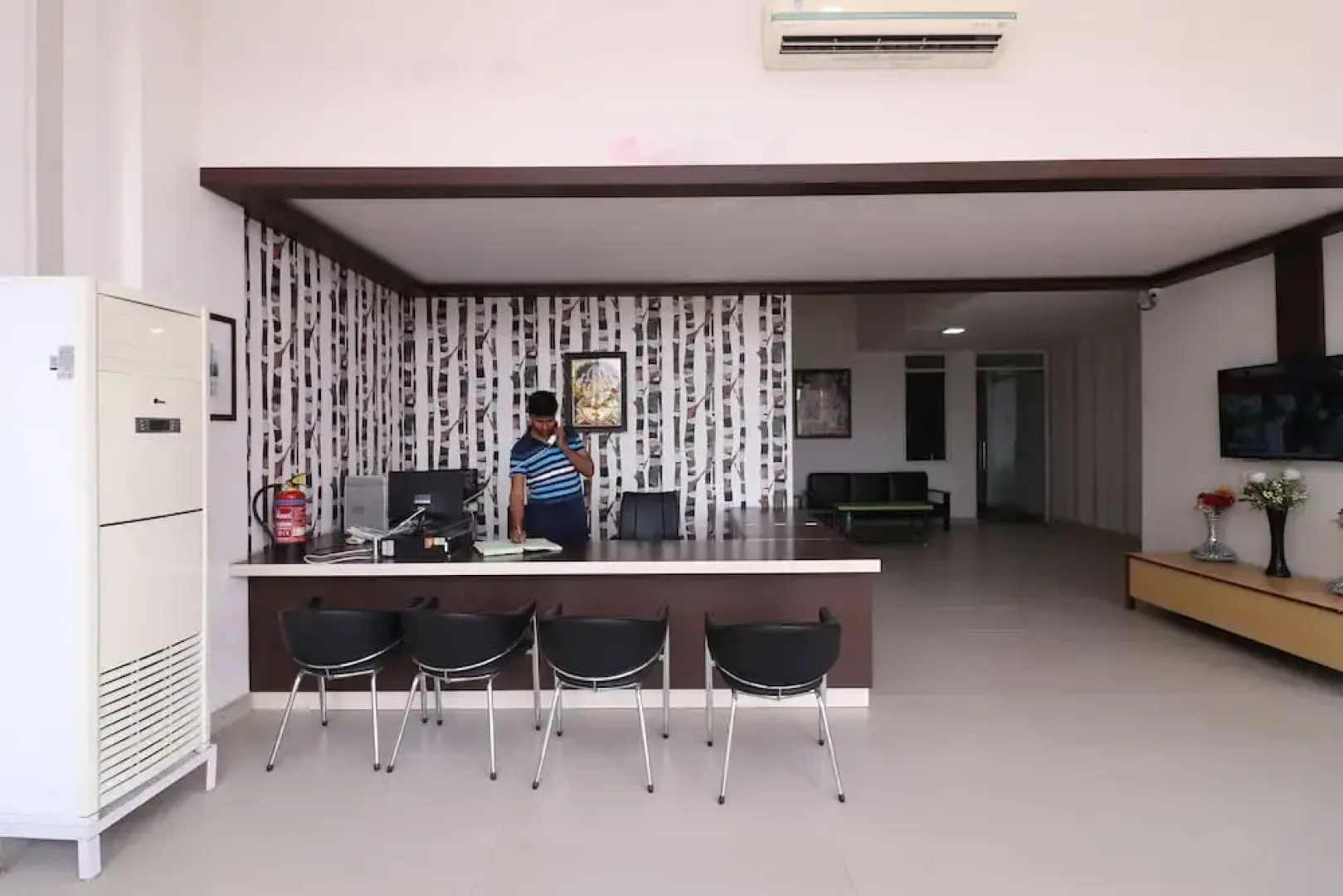 Capital O 18443 Hotel Nano