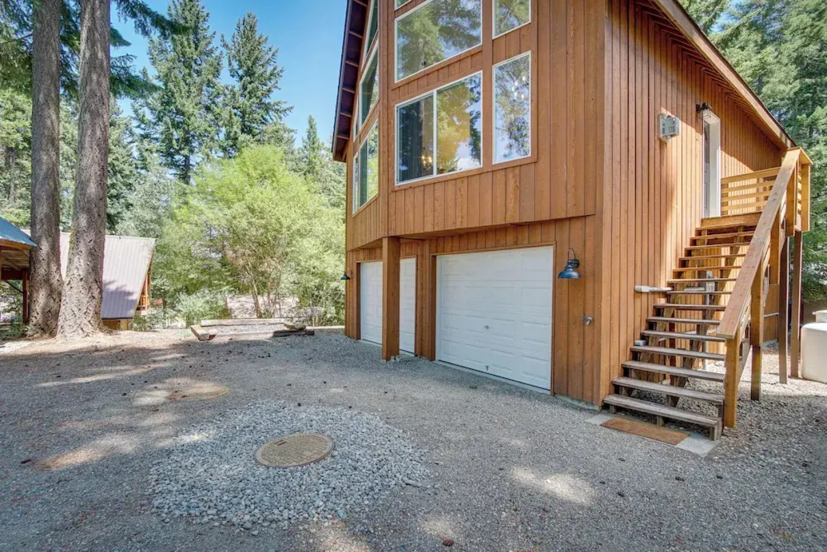 Unwind in Cle Elum: Hot Tub & Cozy Fireplace!
