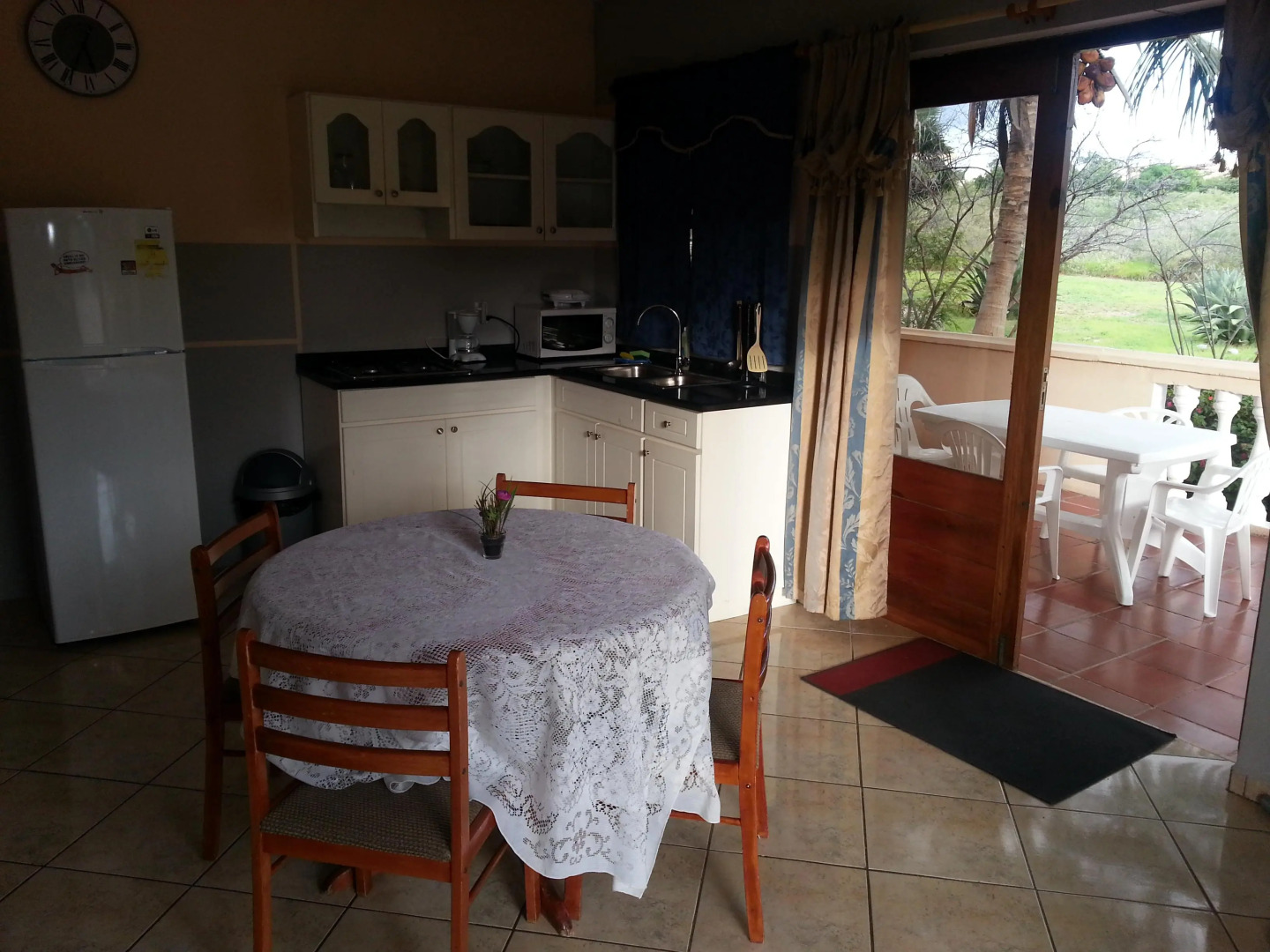 Sea Horizon Apartments (across from Mambo Beach)