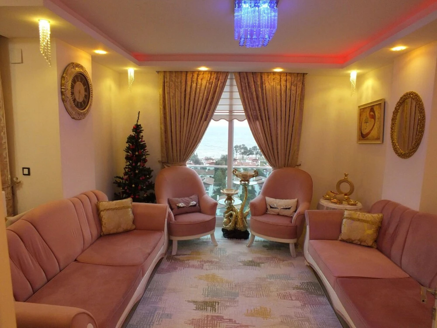 GoldenPark King Suites with Balcony & Sea view