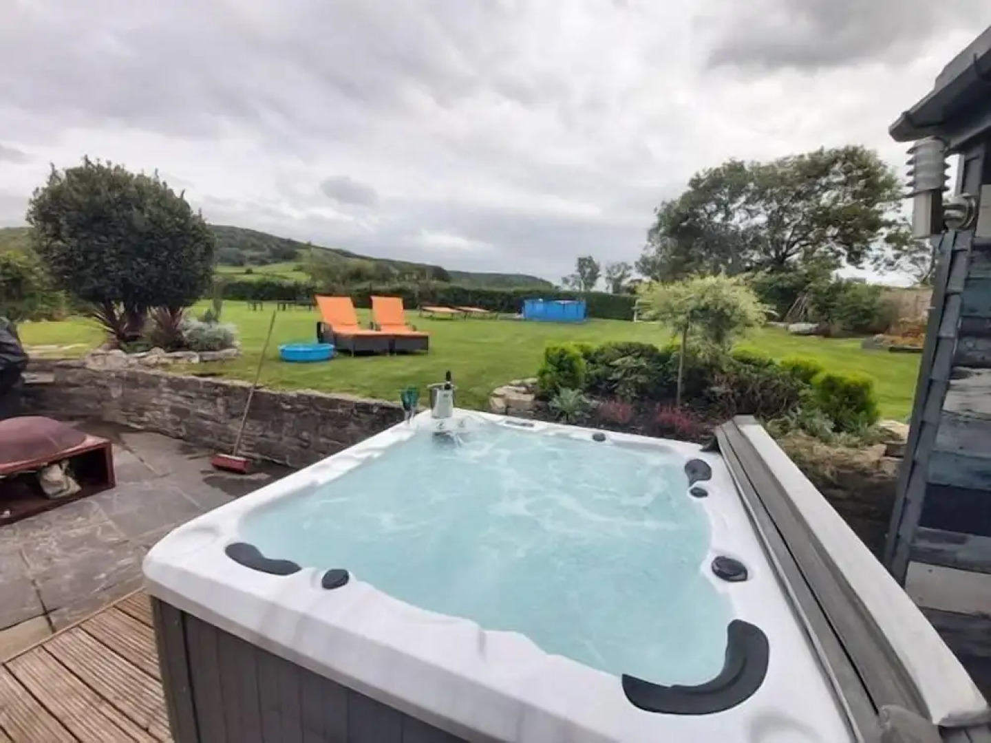 Bluebell House 5 Star Luxury 4 Bdrms and hot tub