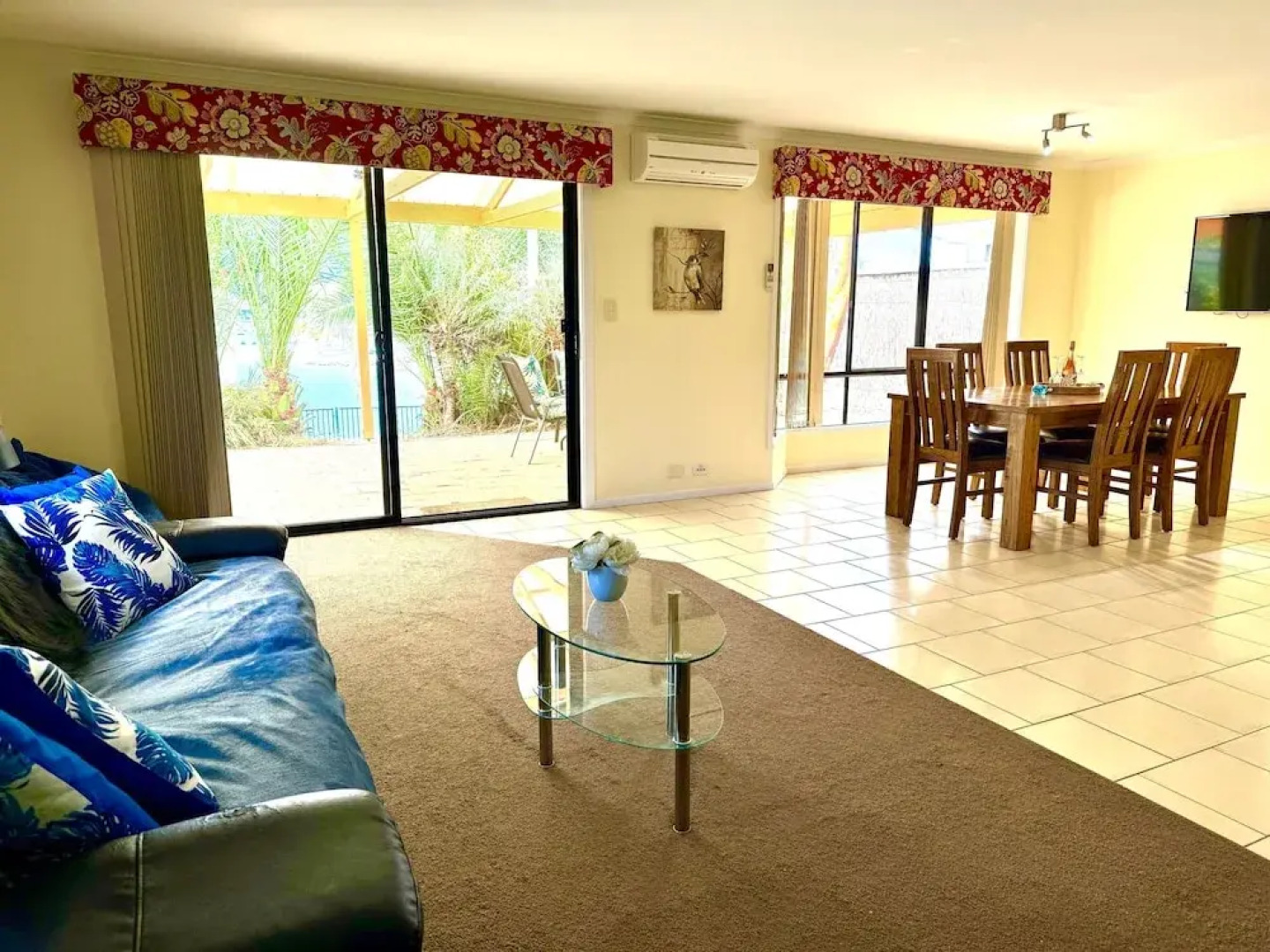 Lakeside Getaway - 4BR Jetty Wi-fi Waterfront