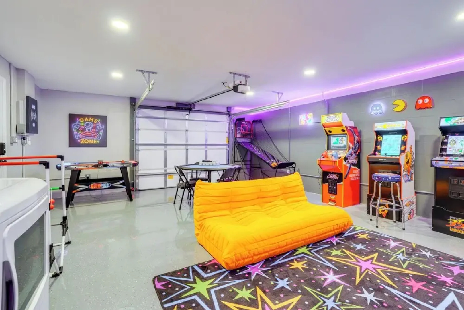 Mid-century Lakeland Home w/ Game Room!