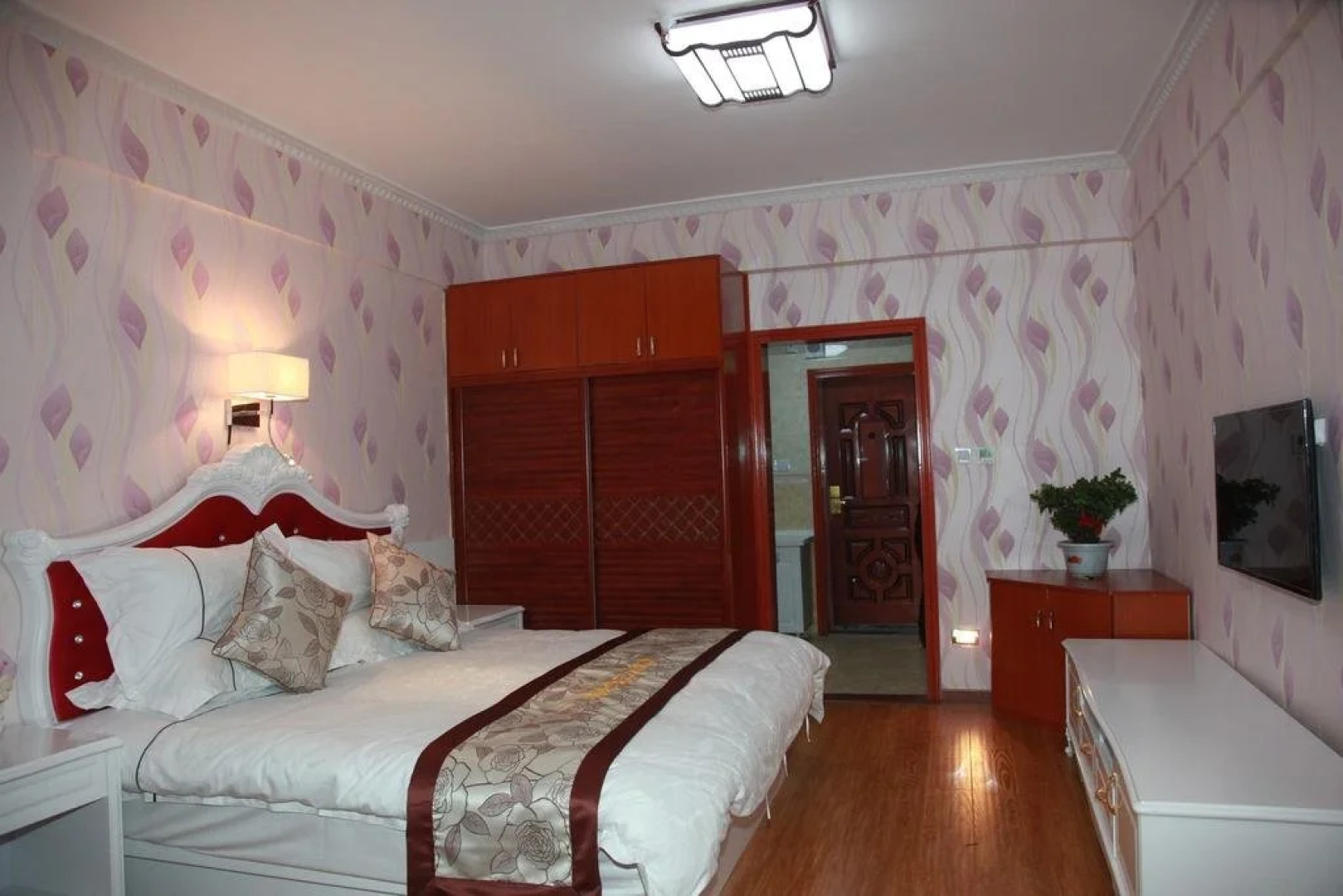 Tibet Shannan Yulong Holiday Hotel