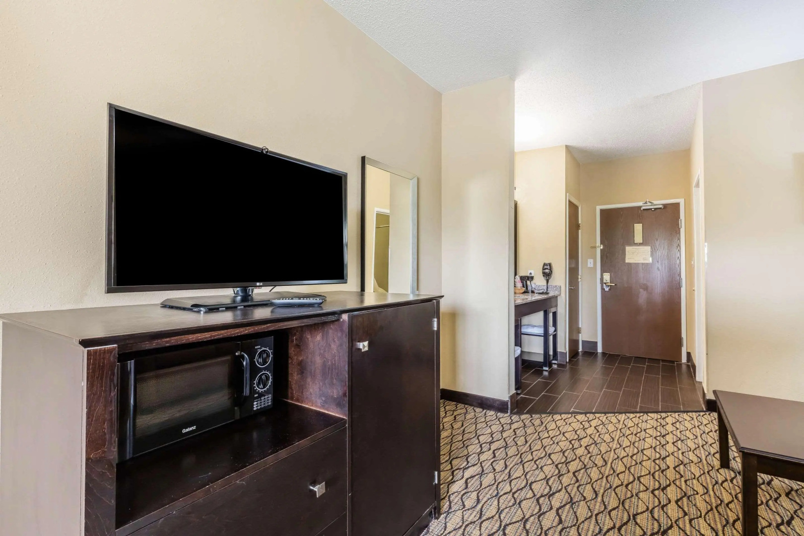 Magnolia Bay Hotel & Suites