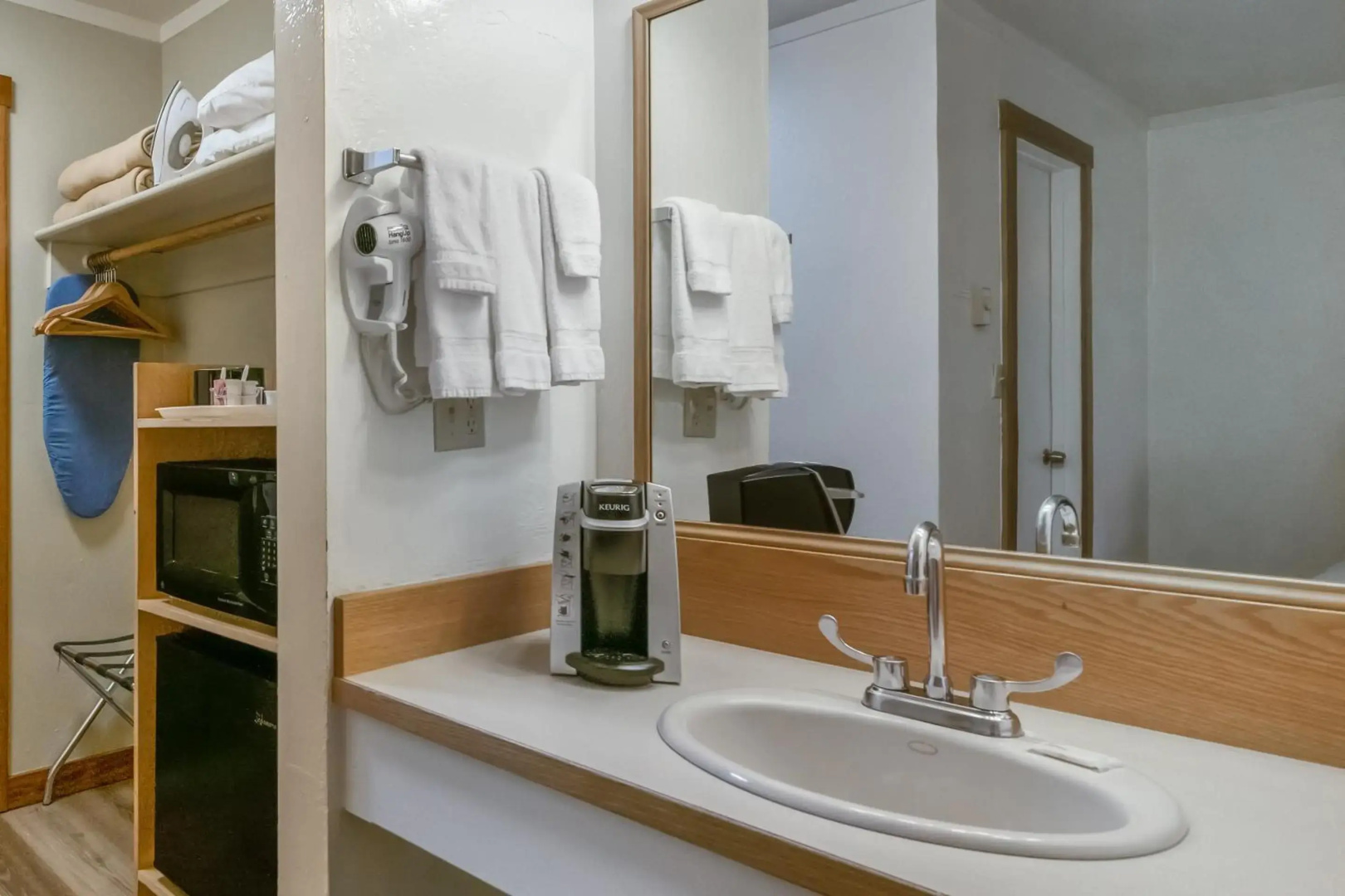 Harbor Lite Lodge