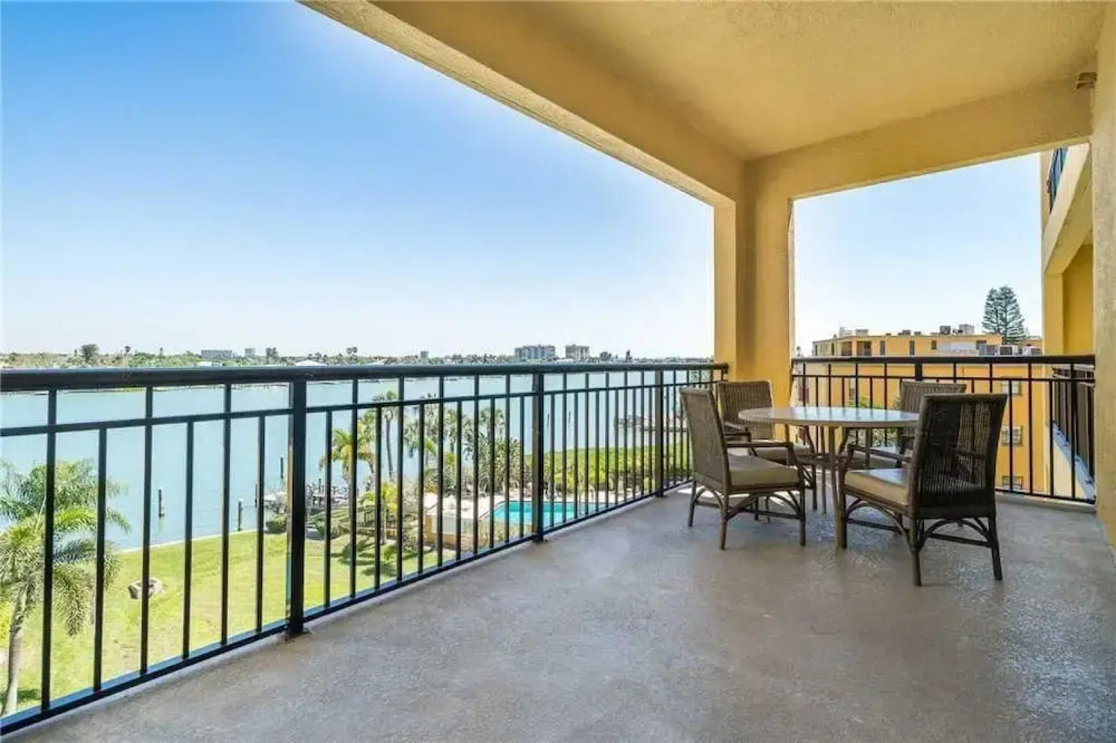 308 - Palms of Treasure Island