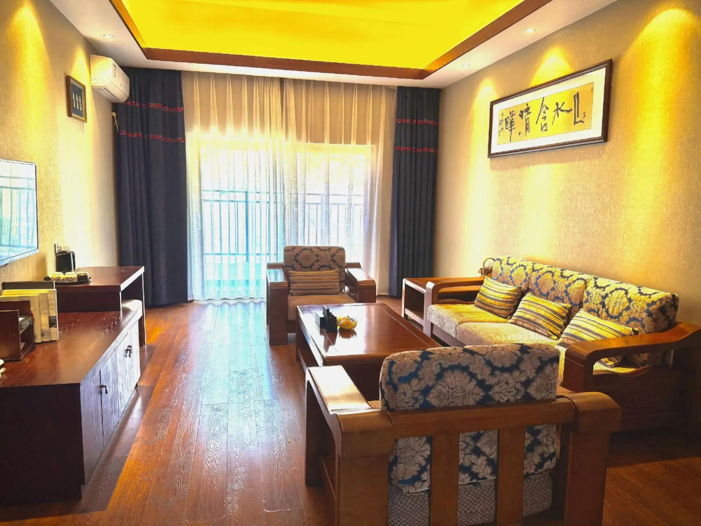 Mijng Qiyuan Minority Theme Hotel