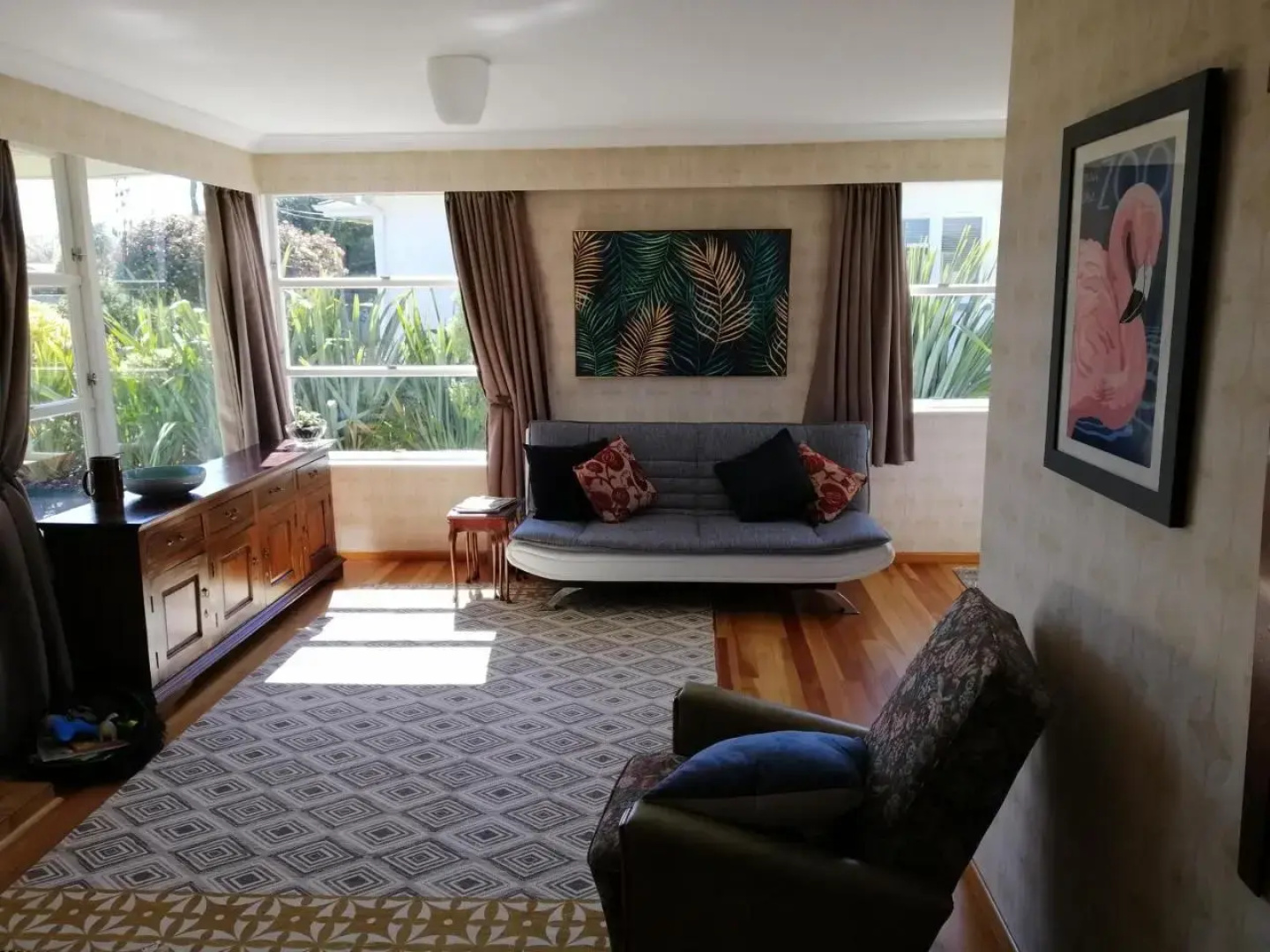 Super Central Cosy Greytown House with Garage