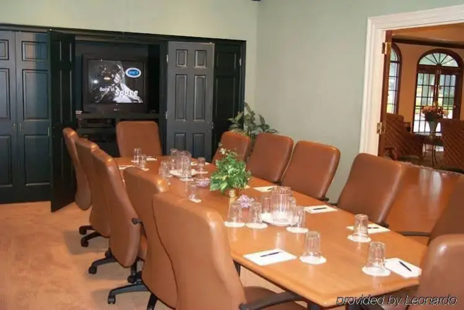 Richmond Suites Hotel