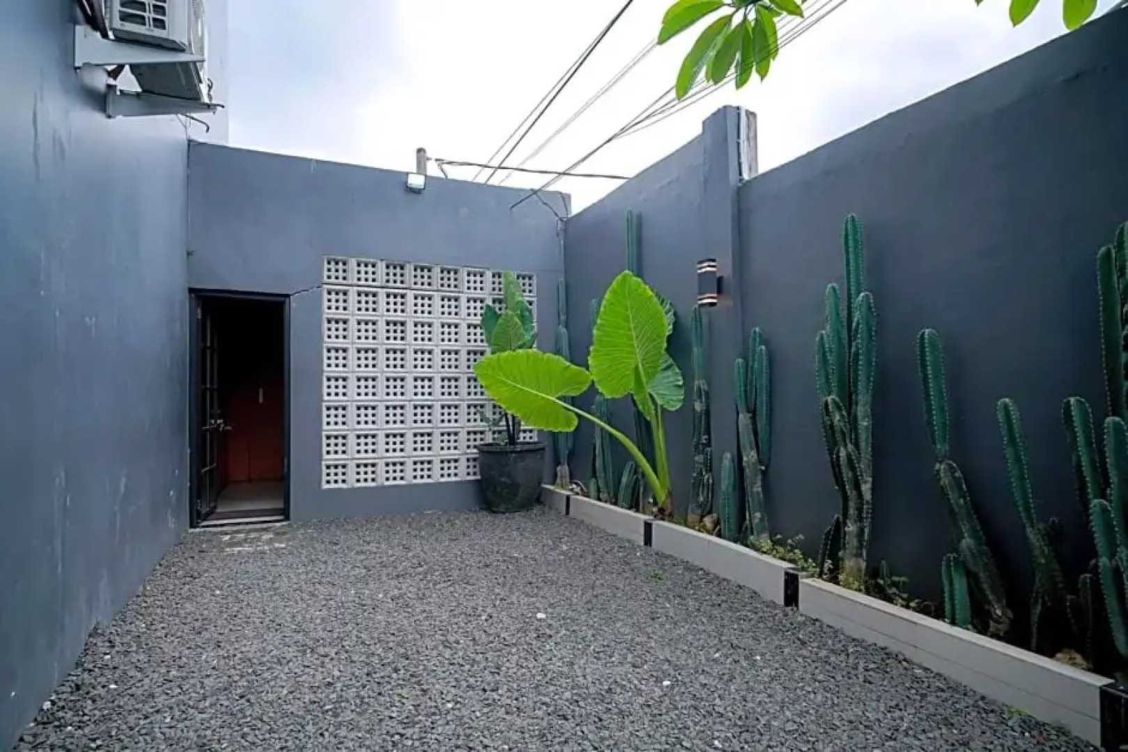 RedDoorz Premium @ Raja Hostel Syariah Lampung