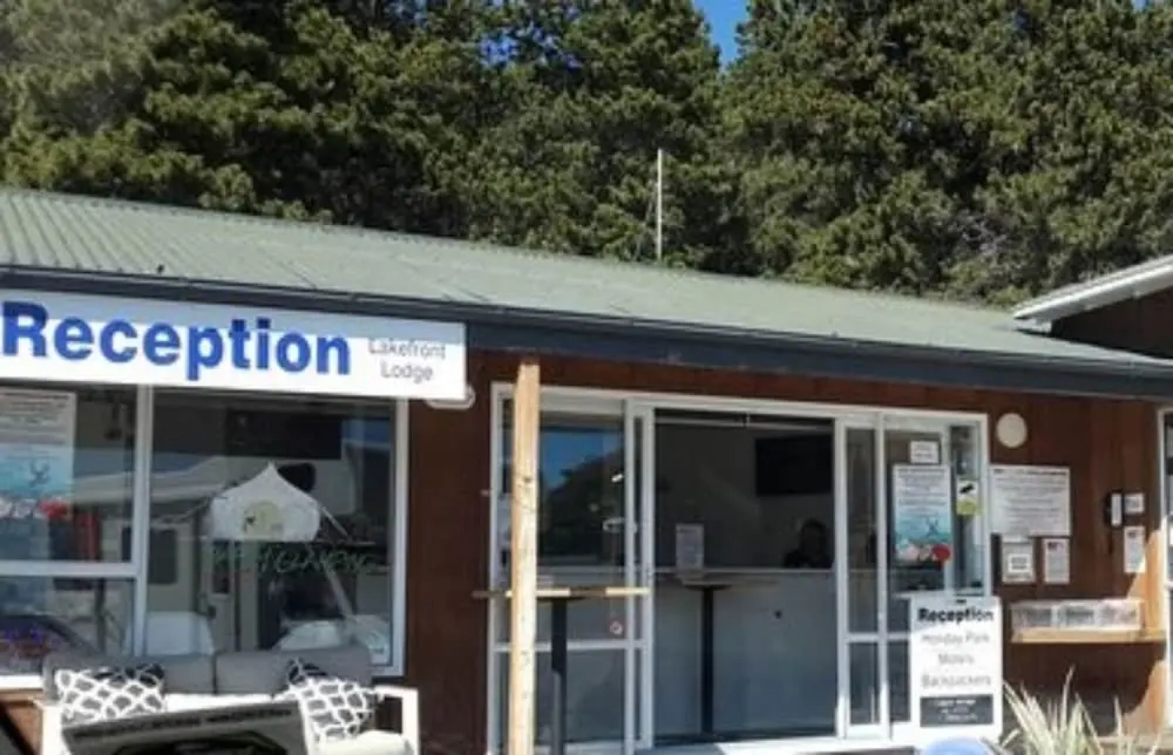 Lakefront Lodge Backpackers