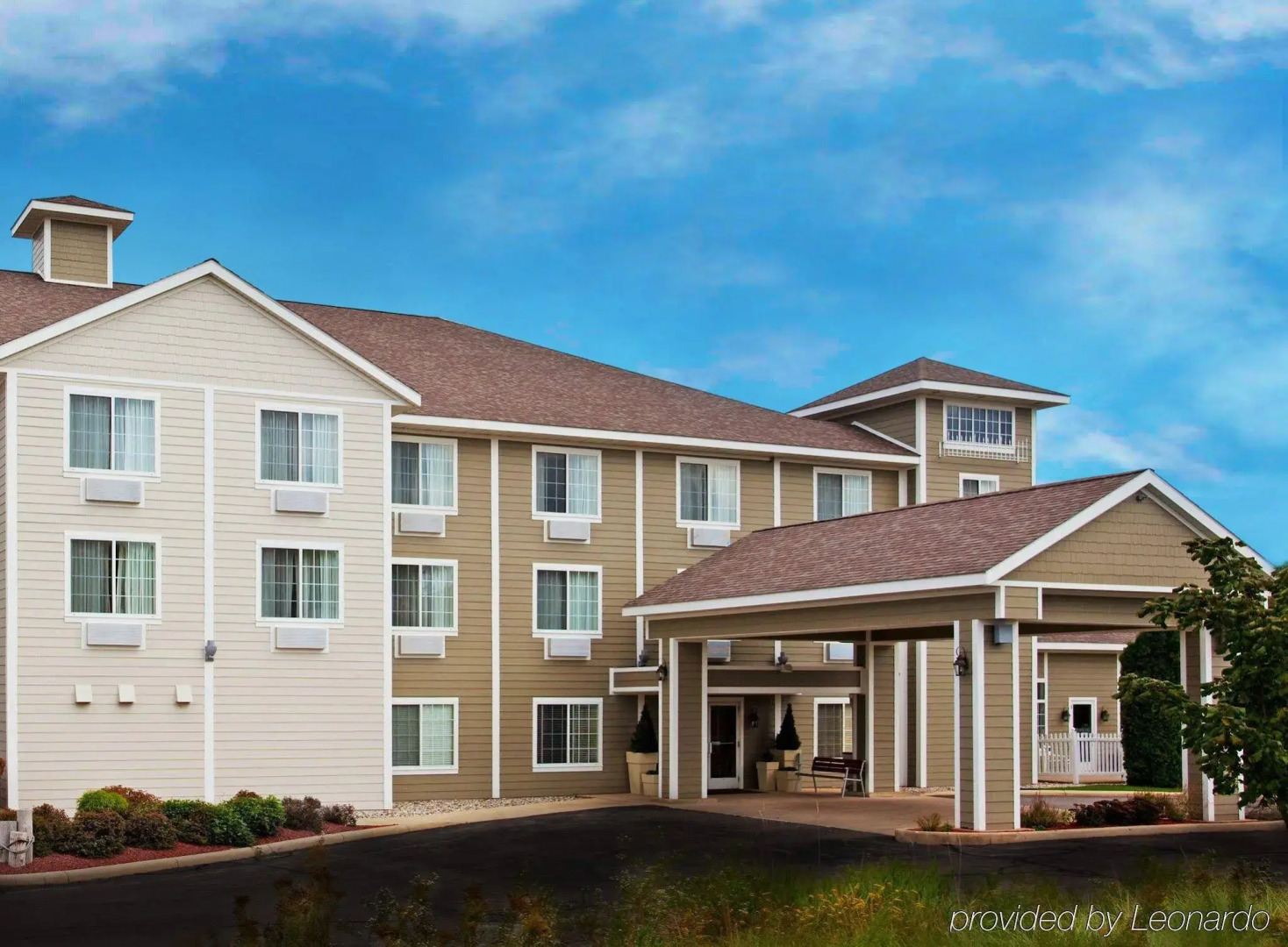 Holiday Inn Express & Suites New Buffalo by IHG