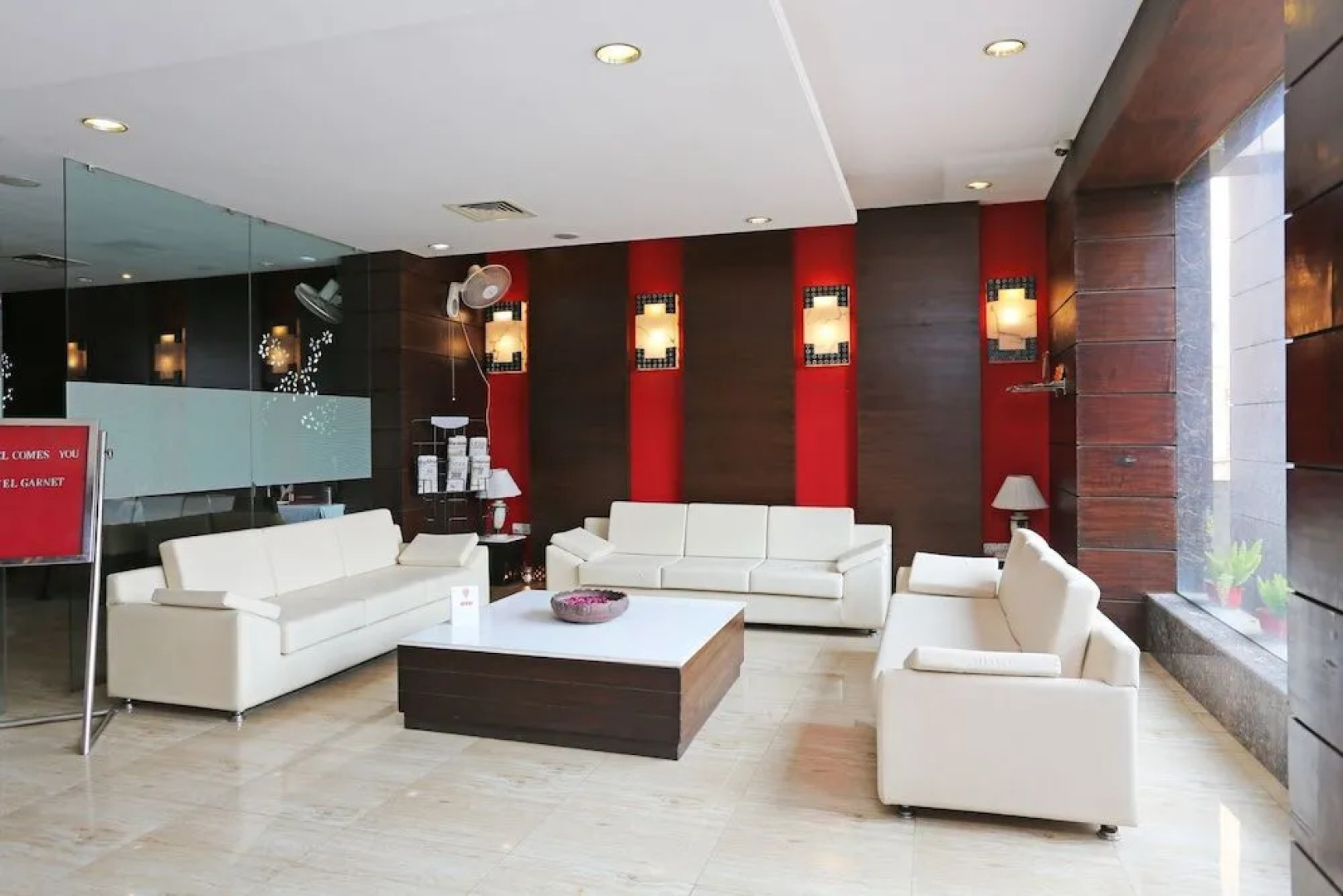 OYO 9580 Hotel Garnet Inn