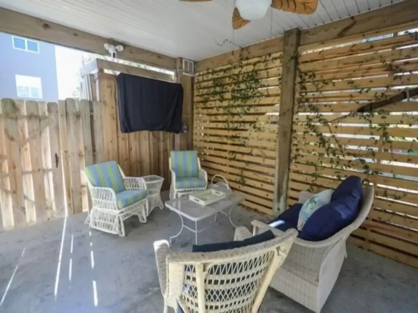 Sandy Bottoms - Relax, Unwind, And Enjoy All The Beach Has To Offer 3 Bedroom Home by Redawning