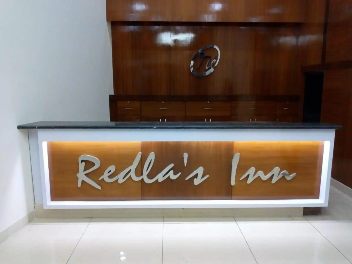 Hotel Redlas Inn
