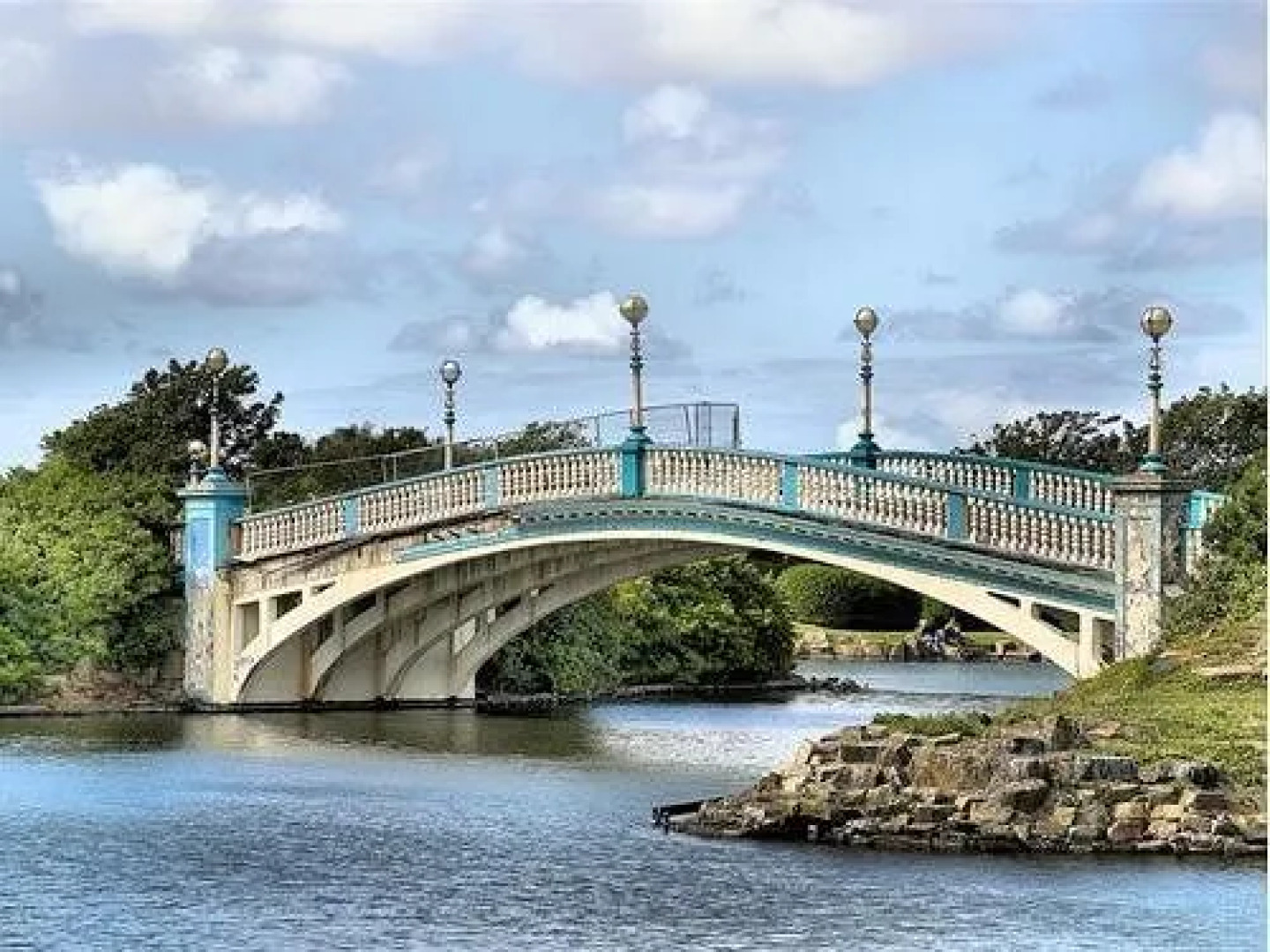 Whitworth Falls Hotel