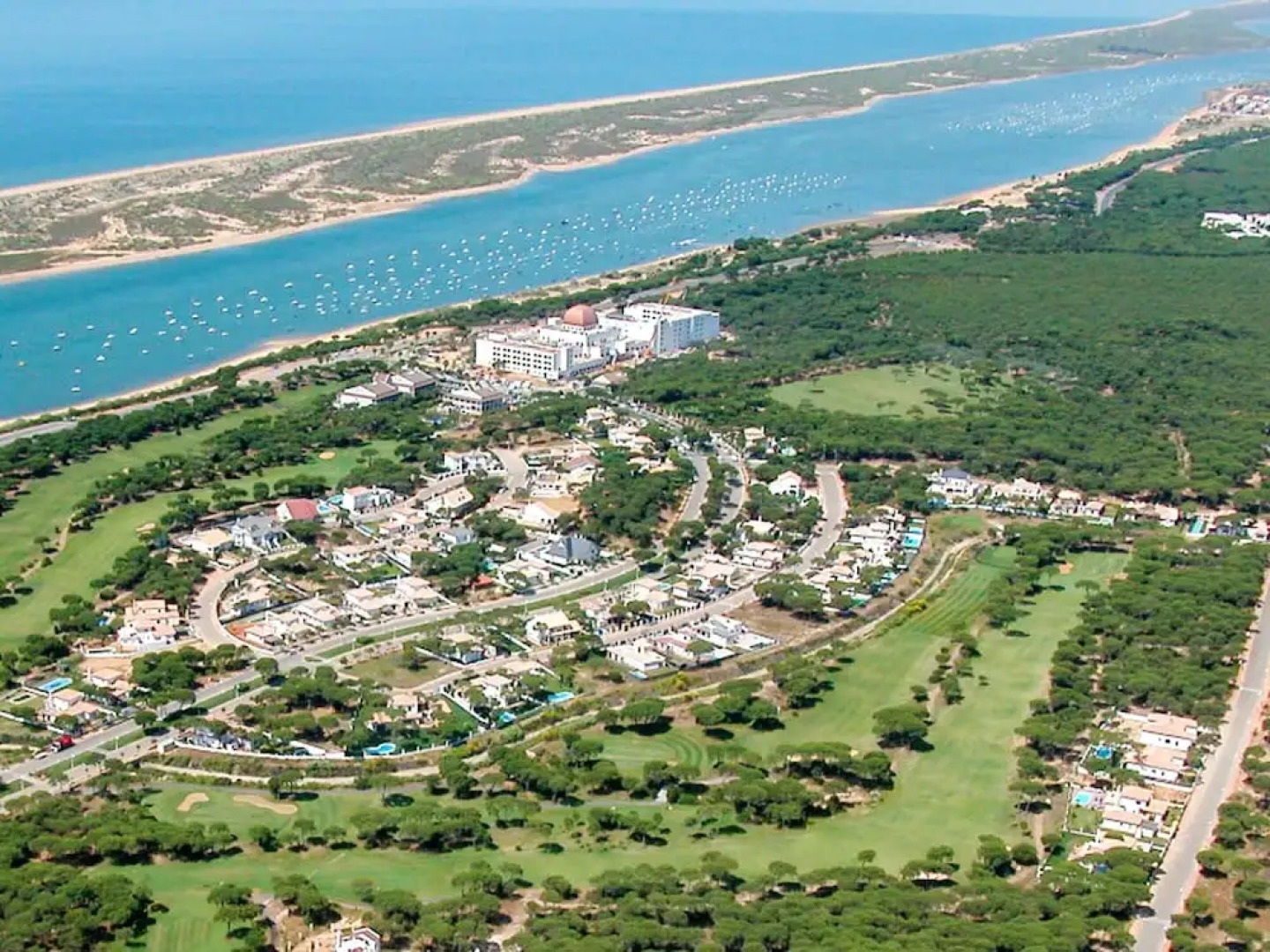 House With one Bedroom in Huelva, Nuevo Portil, With Shared Pool, Enclosed Garden and Wifi Near the Beach