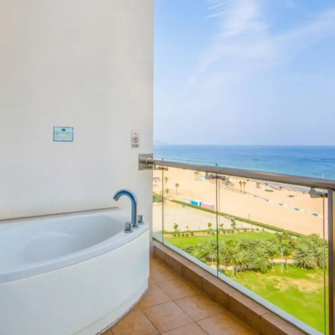 Days Hotel & Suites Yangjiang