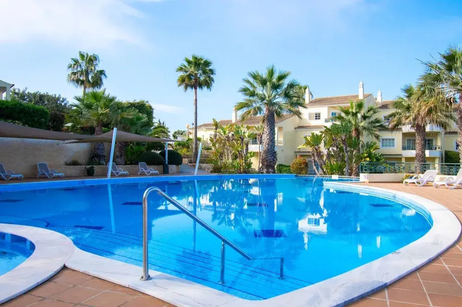 49 Presa da Moura Superbly 2 Bed Townhouse Clos