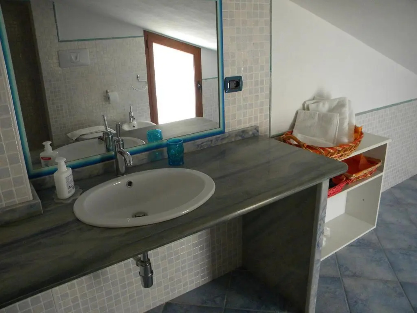 Artistika Golden Apartment