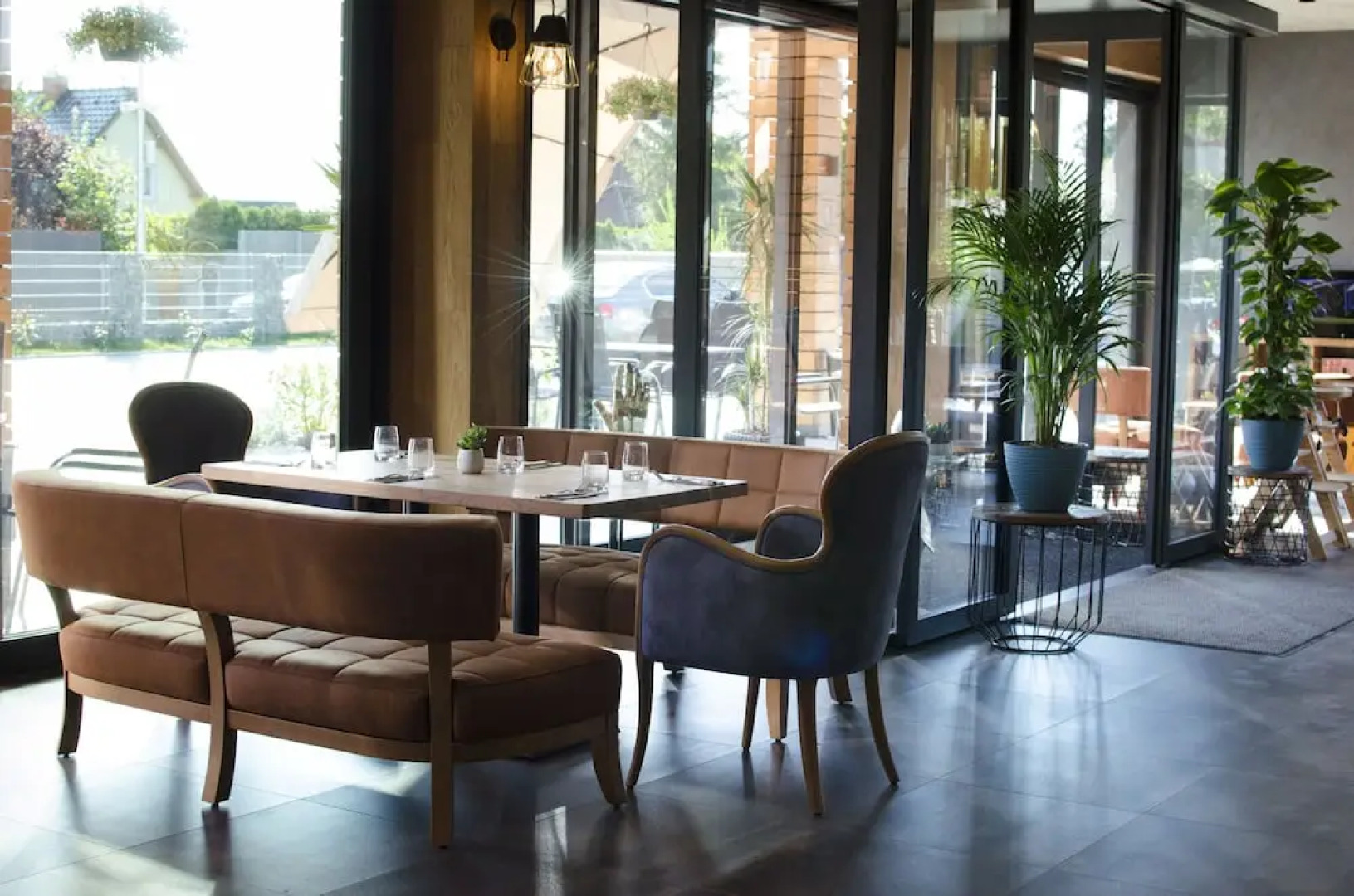 AZZA Hotel & Restaurant