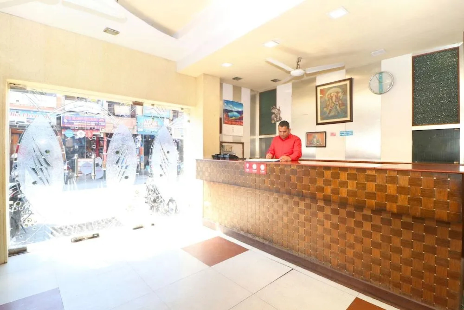 Oyo 30127 Hotel Sabina International