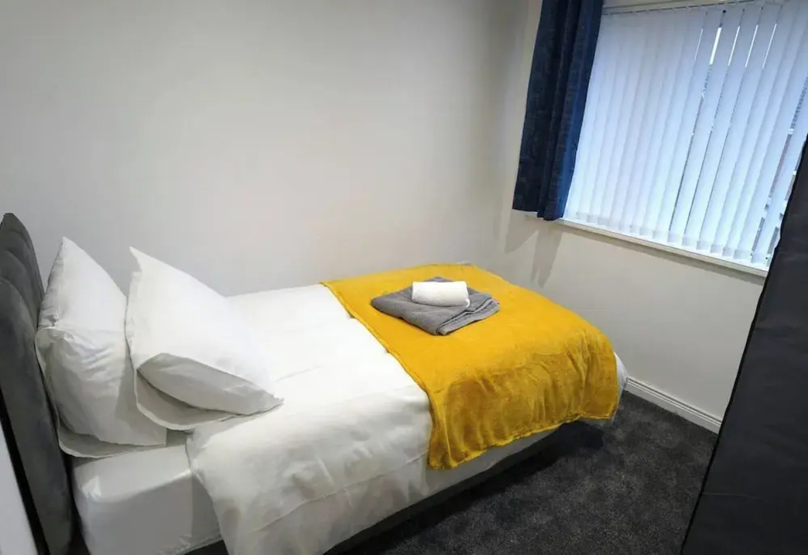 4 bed House - Private Garden - Free Parking