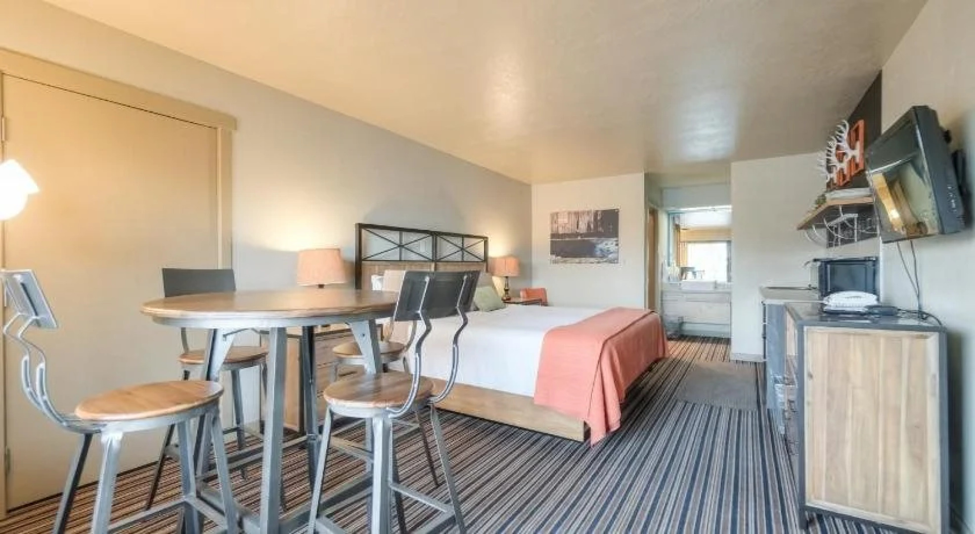 Blue Lakes Inn & Extended Stay